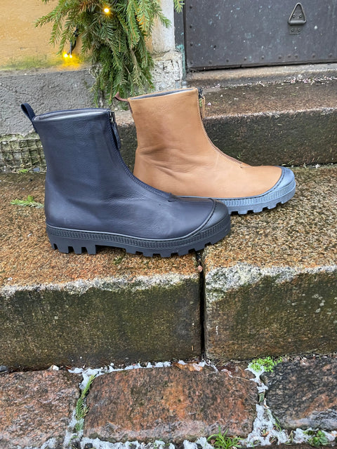 Lofina - Gasoline Ankle Boot Front Zipper Camel - UNNA S