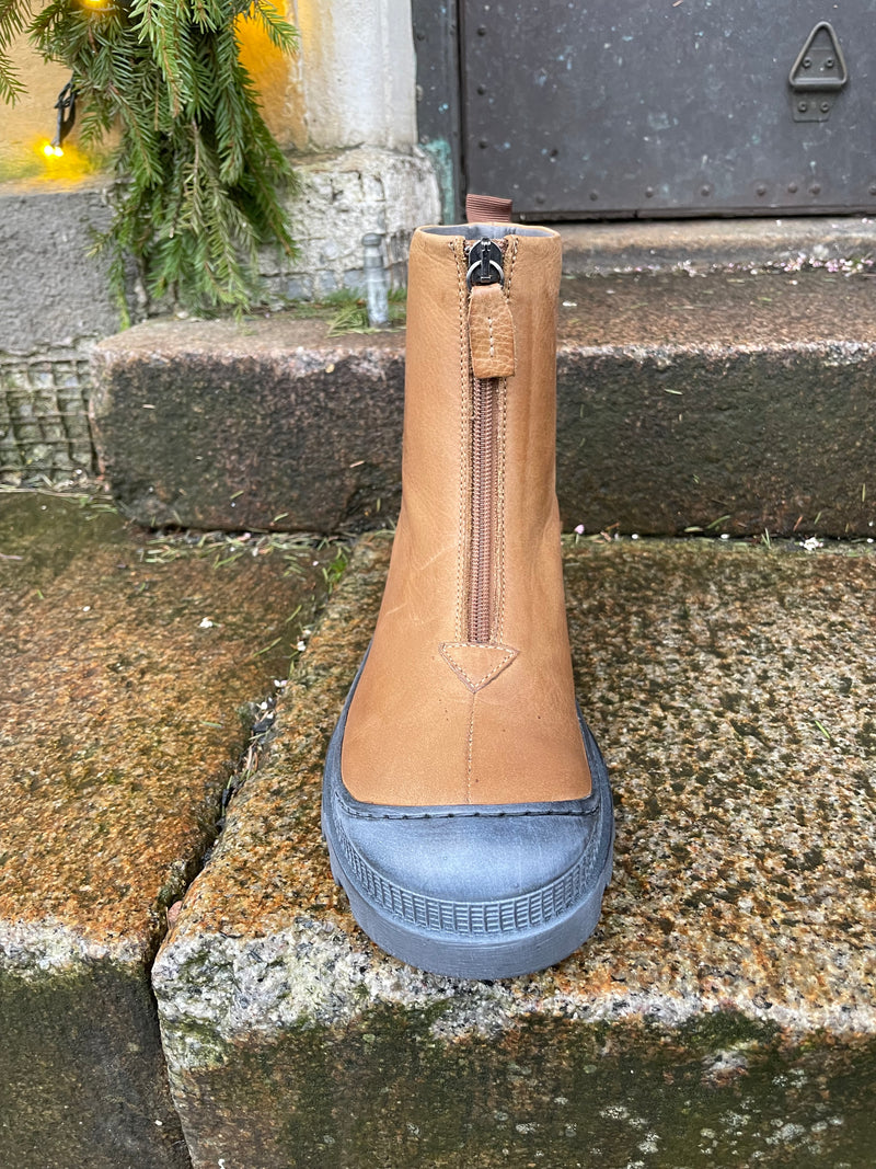 Lofina - Gasoline Ankle Boot Front Zipper Camel