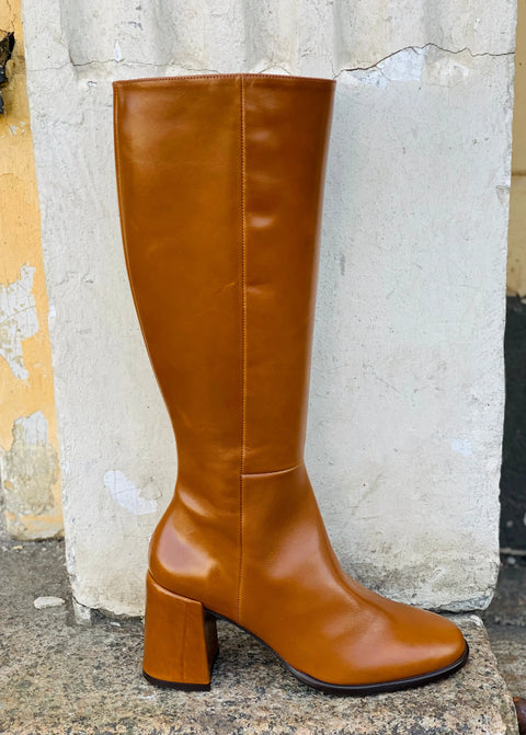 Ángel Alarcón - Monica Boot Caramel - UNNA S