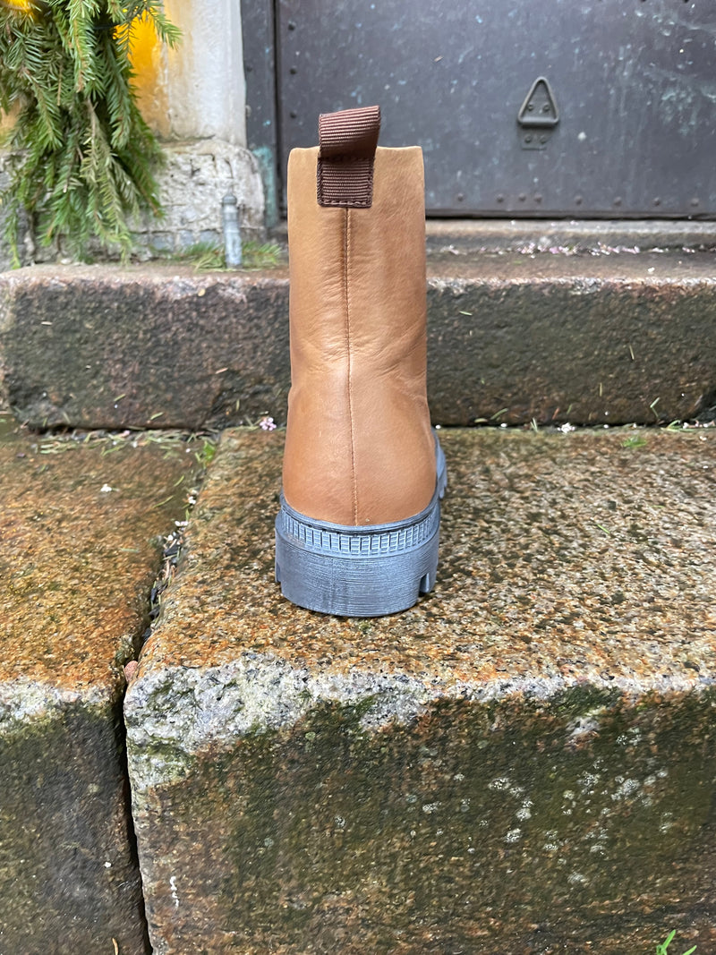 Lofina - Gasoline Ankle Boot Front Zipper Camel