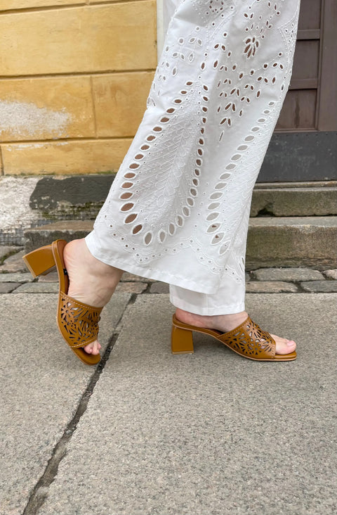 Ángel Alarcon - Solana Sandal Camel - UNNA S