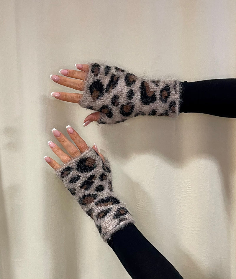 Alex•Max - Sanura Fluffy Fingerless Gloves Leopard