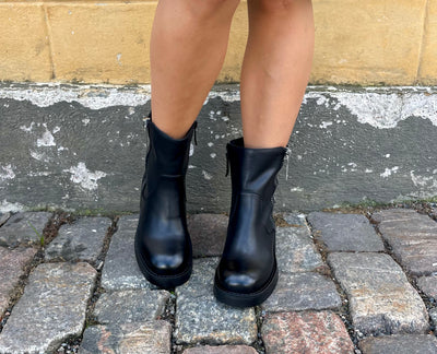 Noa Harmon – Agnes Ankle Boot Black