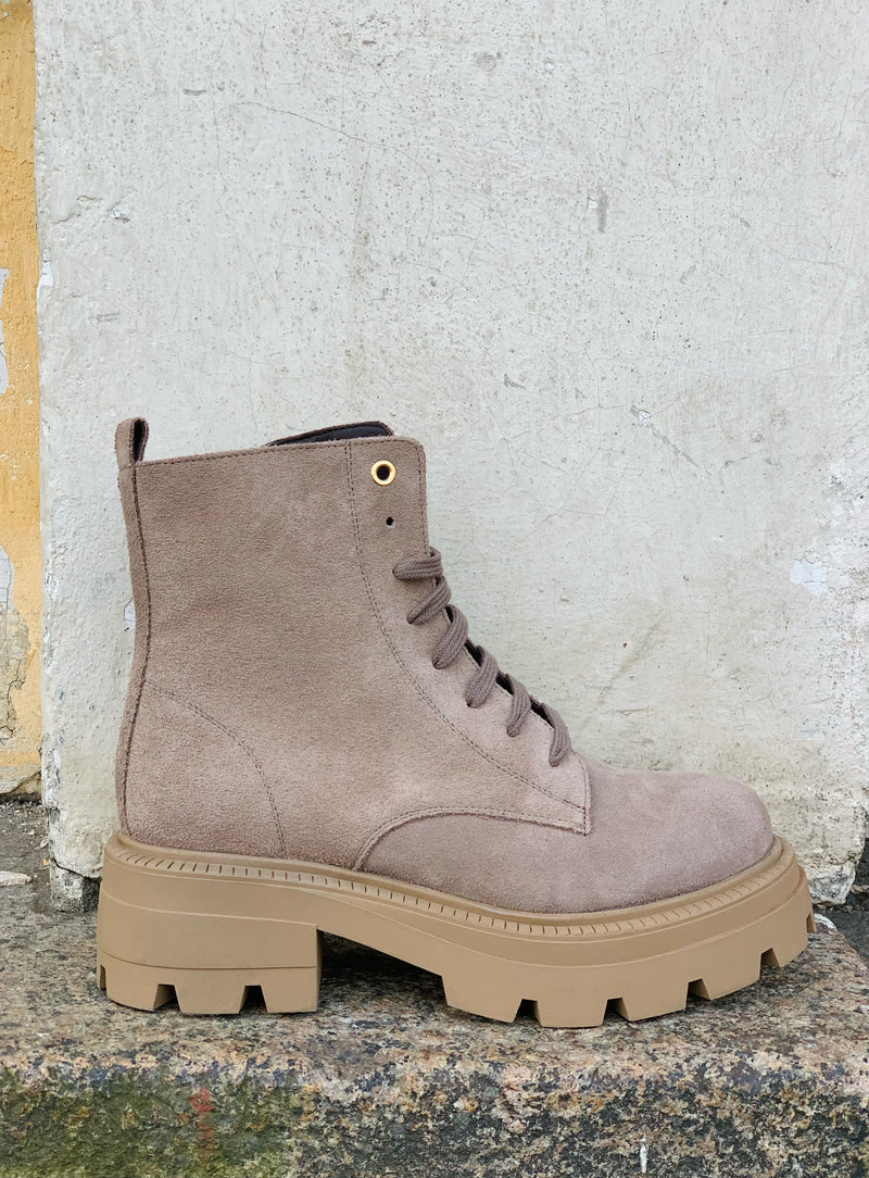 KMB - Harlow Boot Taupe