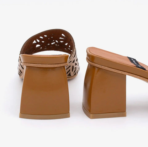Ángel Alarcon - Solana Sandal Camel - UNNA S