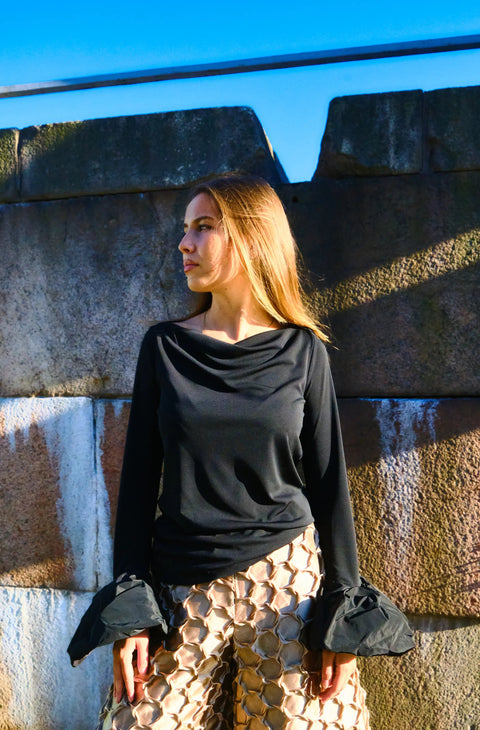 MeiMeij - Vega Ruffle Cuff Long Sleeve Black