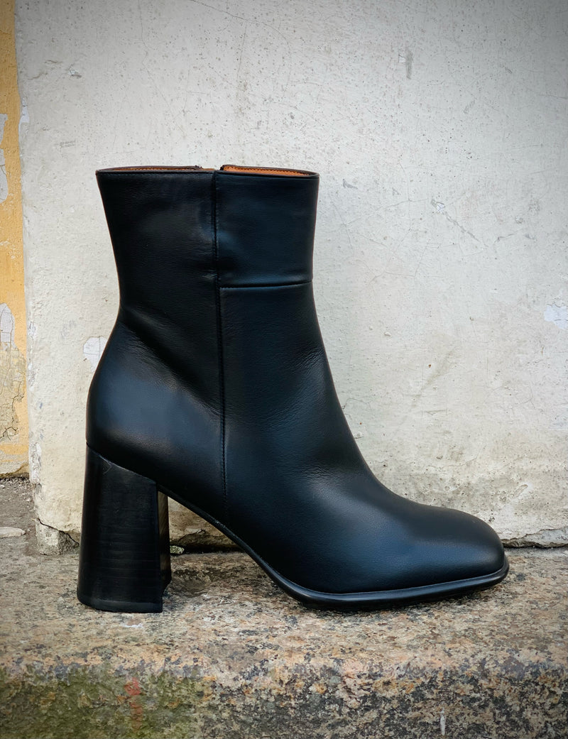 Ángel Alarcón - Anetha Heeled Ankle Boot Black